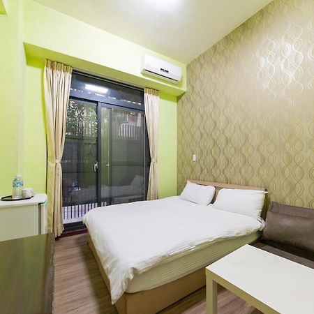 Fengjia Qing Su Homestay Тайчжун Екстер'єр фото